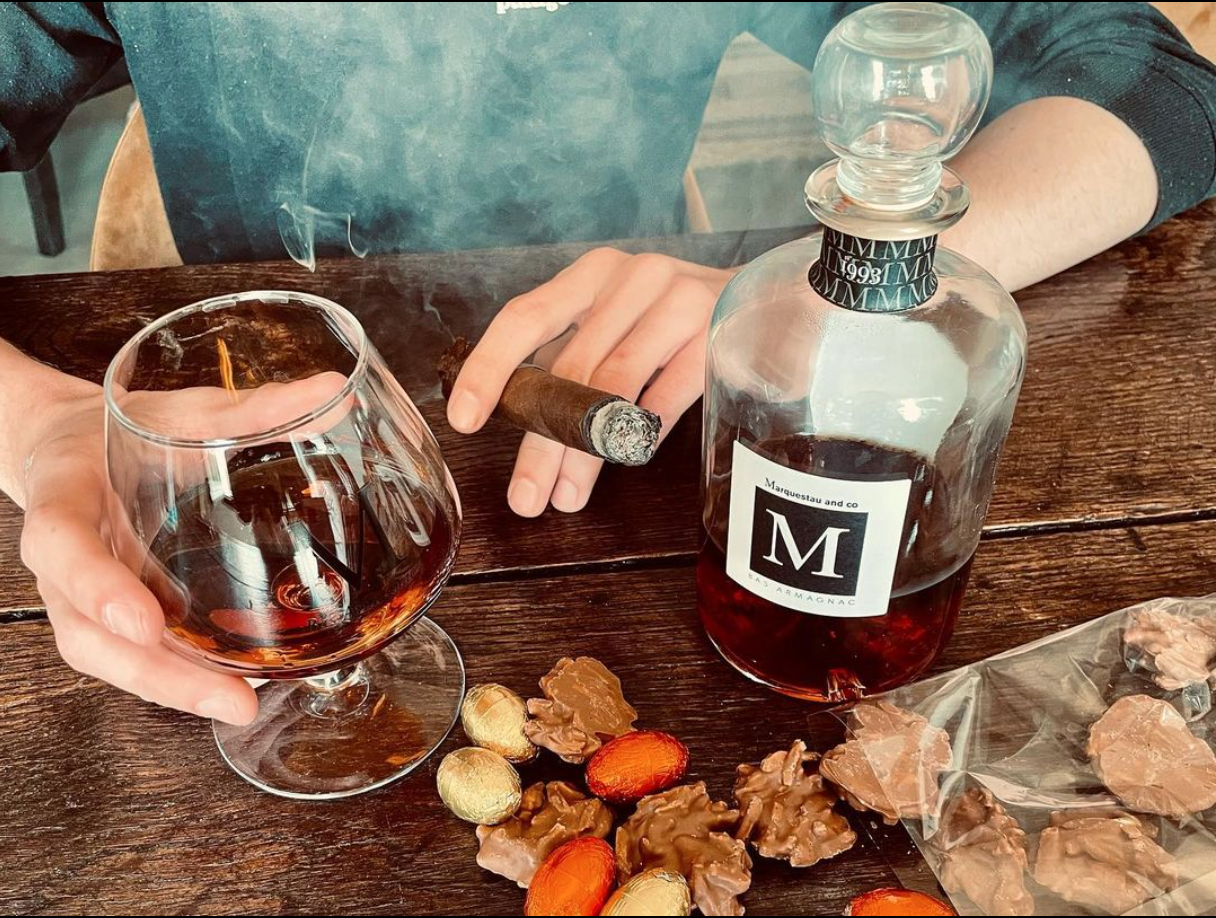 Verre et carafe de Bas-Armagnac du Domaine de Marquestau : quelle différence avec le cognac ?